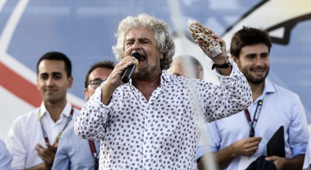 Beppe Grillo annulla tour spettacolo: «Mi dovrò operare»