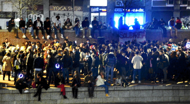 Darsena choc a Milano, accesso a numero chiuso il giorno dopo la sera di folla e risse