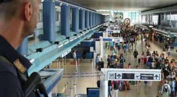 Allarme a Fiumicino, bagaglio sospetto lasciato in un tunnel dell'aeroporto