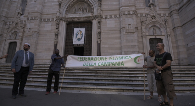 Napoli, la comunità islamica al Duomo «Chiediamo pace ma occorre dialogo»