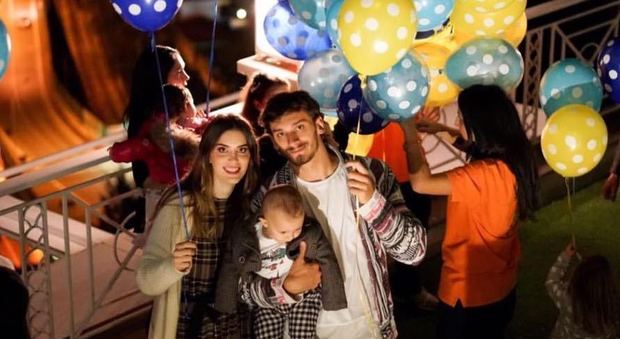Sorrisi e palloncini per Gabbiadini uomo di famigia al baby party