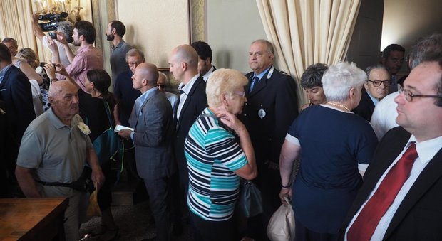 Strage Bologna, parla il ministro Galletti e i familiari delle vittime lasciano l'aula