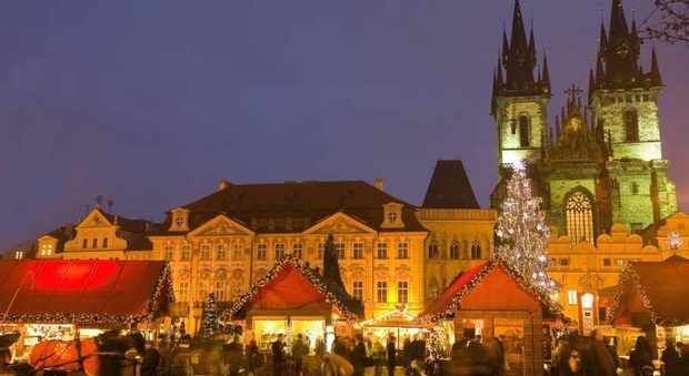 Tutta la magia fiabesca di Praga esaltata dai mercatini natalizi