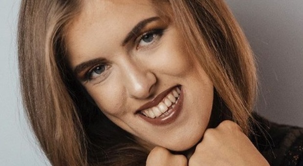 Benedetta Cariati, da Miss Italia a Miss 365 con le stampelle: «Voglio fare tv, non mi fermerà niente»