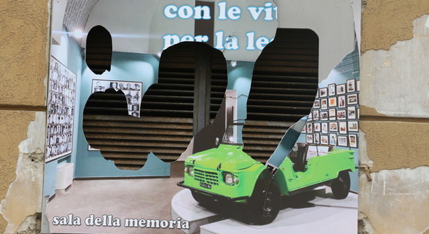 Napoli, vandalizzato il pannello dedicato alle vittime innocenti della criminalità