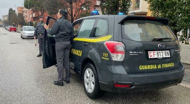 Roma, all'imprenditore romano Fabrizio Amore sequestrati 500 tra case e terreni: confiscate anche Ferrai e Jaguar