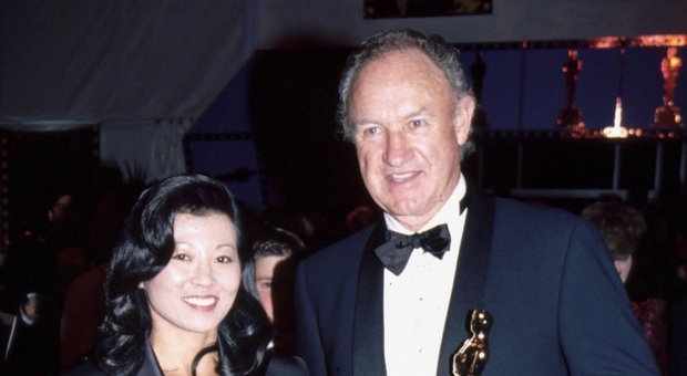 https://statics.cedscdn.it/photos/MED/71/30/8717130_15141503_gene_hackman_betsy_arakawa_morti.jpg