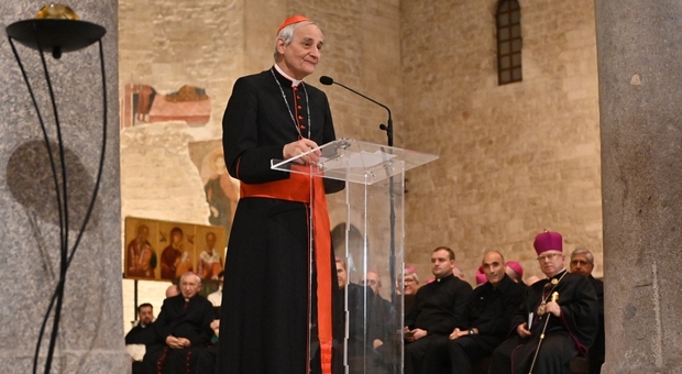 Guerra in Ucraina, veglia di preghiera per la pace a Bari con il cardinale Zuppi: «Spezziamo le catene del male»