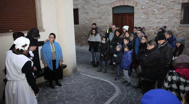 A San Benedetto Natale al borgo oggi replica con le scenette in dialetto