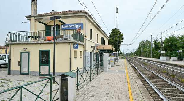 La stazione ferroviaria di Lancenigo dove è stato picchiato un 50enne