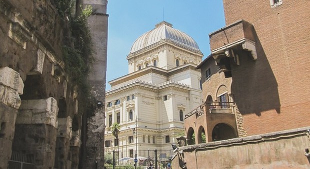 La sinagoga vista dal Teatro Marcello