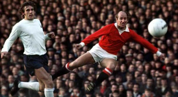 Addio a Bobby Charlton, leggenda del Manchester United e campione del mondo con l'Inghilterra nel 1966: aveva 86 anni