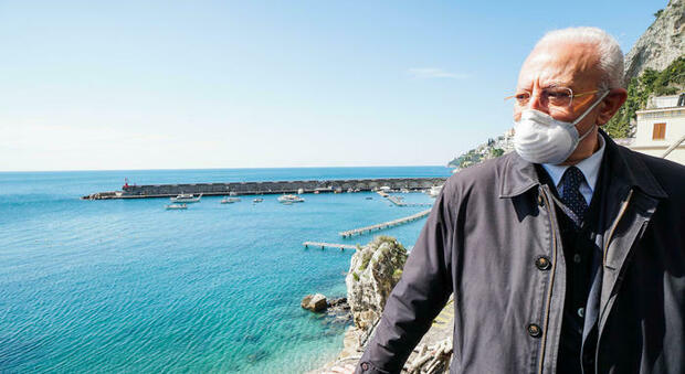 Capri è Covid free, l'annuncio di De Luca dalla piazzetta: «Ora Ischia e Sorrento»