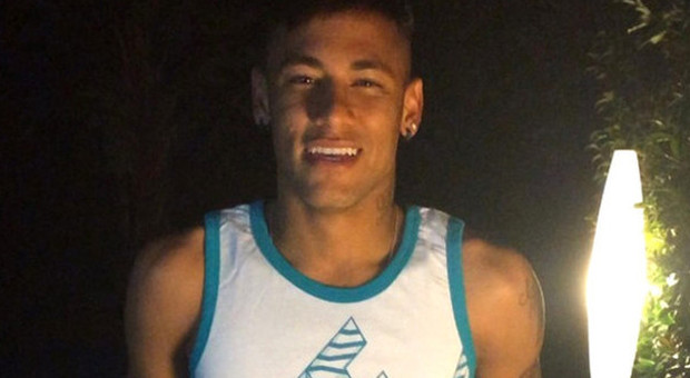 Neymar perdona Zuniga per l'infortunio E lo sfida alla «doccia» gelata Video