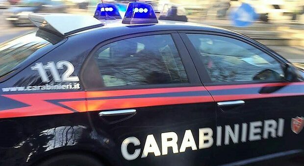 Carabiniere in pensione lancia l'allarme: tre ladri di auto in manette