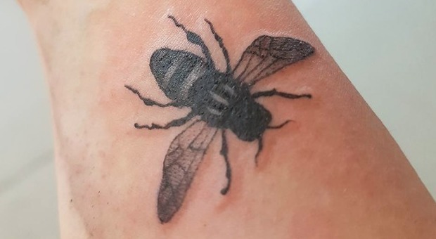 Manchester, dopo la strage tutti si tatuano un'ape: ecco perché