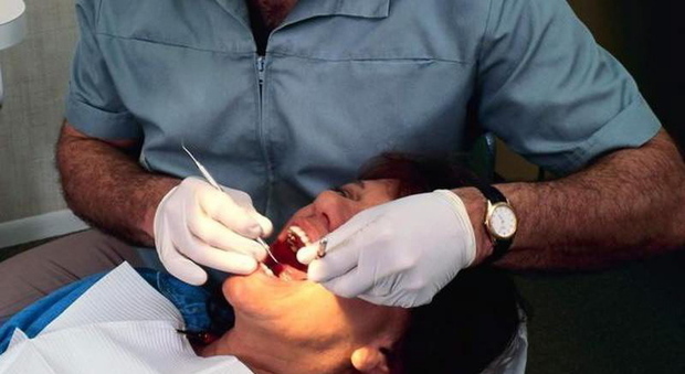 Un friulano su cinque rinuncia alle cure del dentista