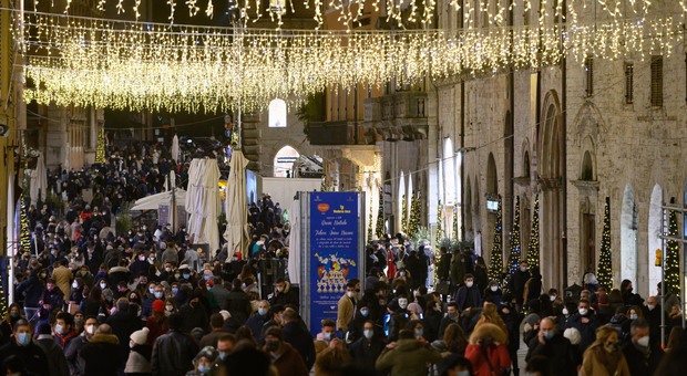 Perugia, rischio caos: salta il piano degli sconti in centro sulle strisce blu. Saldi, via il 5 gennaio