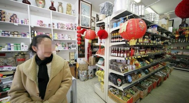 Viola i divieti, chiuso il negozio cinese che donò al Comune centinaia di mascherine