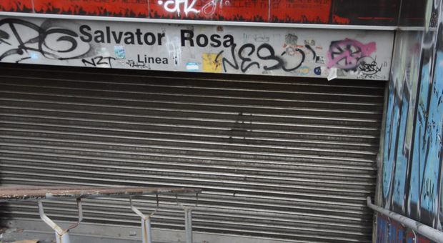 Degrado a Napoli, la stazione di Salvator Rosa abbandonata: «Tuteliamo l'arte»