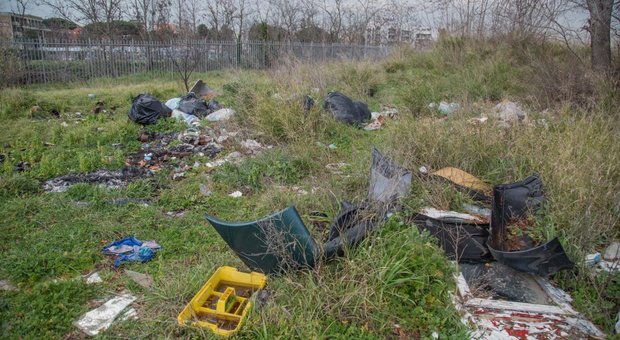 Roma, Parco di Centocelle a rischio sanitario e ambientale: dopo gli sgomberi, inquinamento da materiali interrati