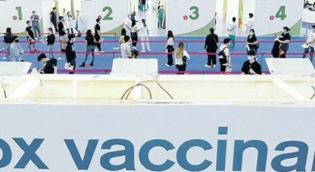Vaccini, piano confermato ma Open day cancellati: prenotazioni dai medici