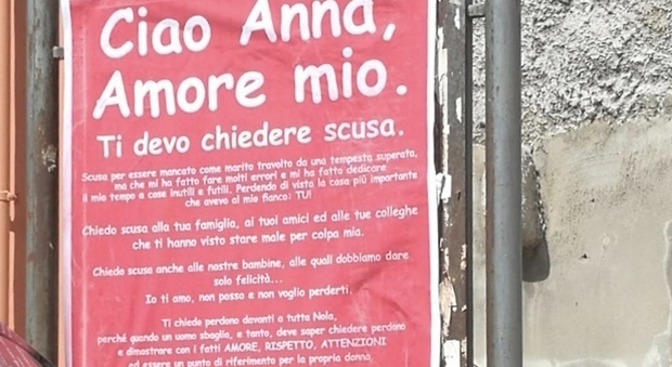 Il manifesto rosso affisso nelle strade di Nola