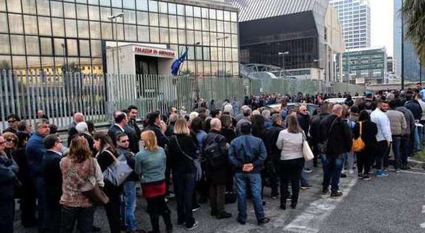 Tensione davanti al Tribunale (Antonio Di Laurenzio, newfotosud)