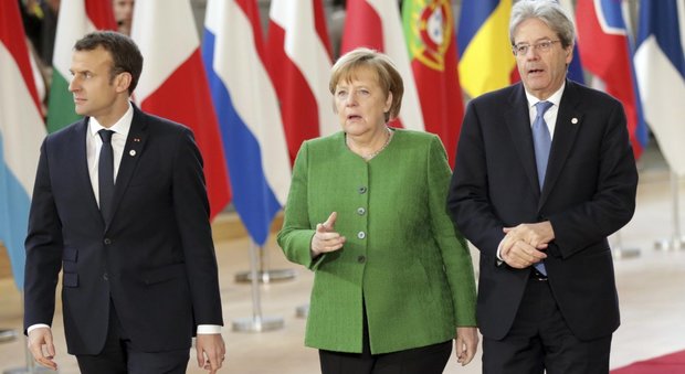 Gentiloni, Macron e Merkel, una foto insieme per battere i populisti