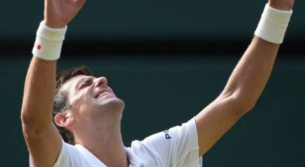 Djokovic trionfa a Wimbledon: Federer battuto al quinto set