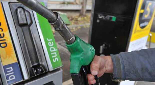 Benzina, disel, gpl e metano consulta i prezzi più convenienti