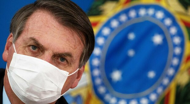 Brasile, Bolsonaro ricoverato d'urgenza: probabile occlusione intestinale