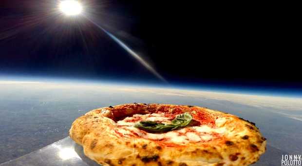 La pizza napoletana «vola» nello spazio, l'idea di due pizzaioli in Belgio
