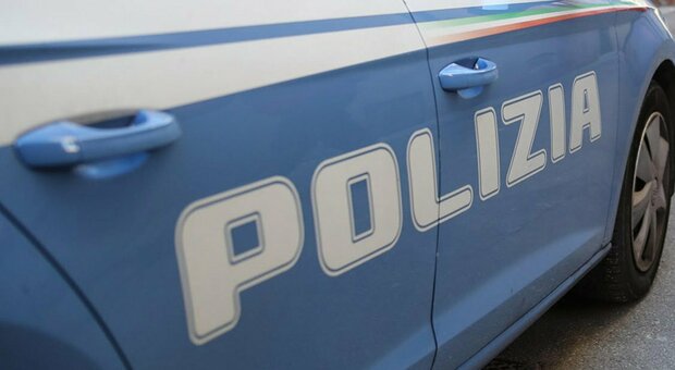 Pescara, ubriachi si picchiano: i poliziotti cercano di dividerli ma scoprono che sono positivi