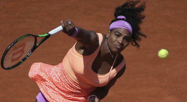 Serena Williams soffre e sconfigge la Safarova: terzo successo sulla terra rossa di Parigi