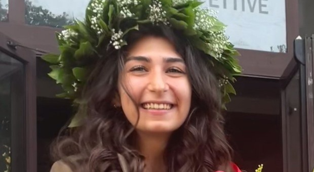 Studentessa turca si laurea a Roma, ma non può fare la specializzazione: «Ha il permesso solo per lo studio, deve tornare a casa»
