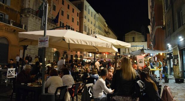 Notte bianca ad Ancona, bus navetta gratis e parcheggi aperti fino a mezzanotte: il piano viabilità