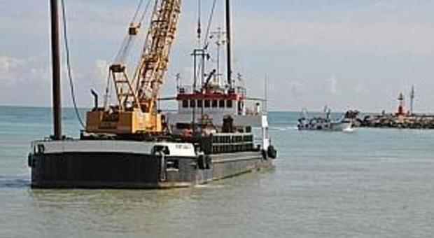 San Benedetto, pescatori preoccupati Il dragaggio al porto procede lentamente