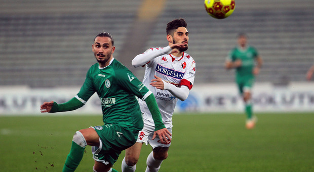Il Bari passeggia contro l'Avellino: 4-1 al San Nicola