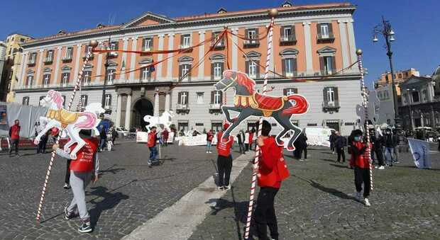Napoli zona rossa, la protesta dei lavoratori dello spettacolo tra Mercadante e Plebiscito