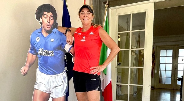 La sagoma di Maradona al Tc Napoli per il tricolore
