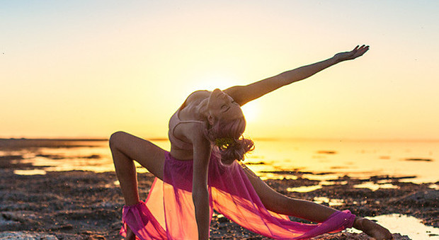 "Volevo morire, lo yoga mi ha salvato la vita": Oggi gira il mondo per aiutare gli altri