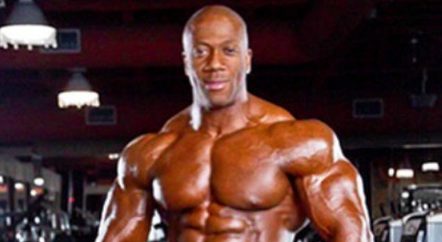 Shawn Rhoden, morto a 46 anni Mr. Olympia 2018: è stato il campione di body building più anziano di sempre