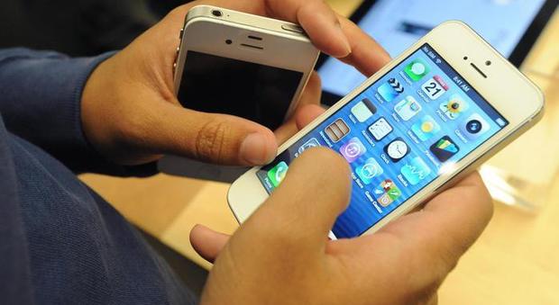 "Il vostro account Apple sta per scadere": iPhone nel mirino degli hacker, l'sms truffa