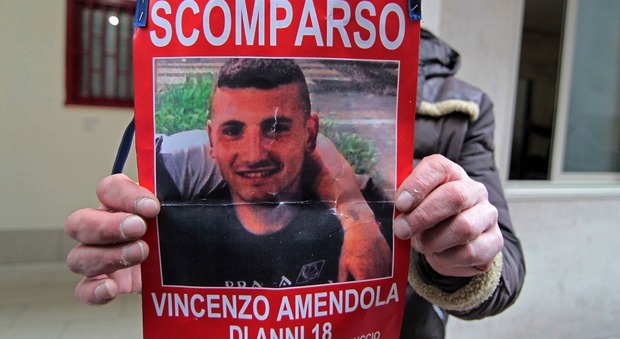 Ucciso per fermare le voci sulla relazione con moglie del boss: 3 arresti a Napoli