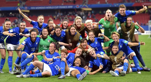 Calcio, la nazionale femminile batte gli uomini (in tv): l'Italia si appassiona alle ragazze mondiali