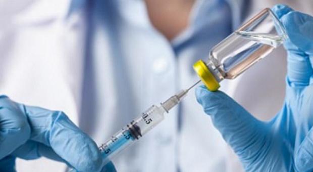 Morbillo, il piano Grillo: «Mezzo milione di giovani da vaccinare entro il 2019»