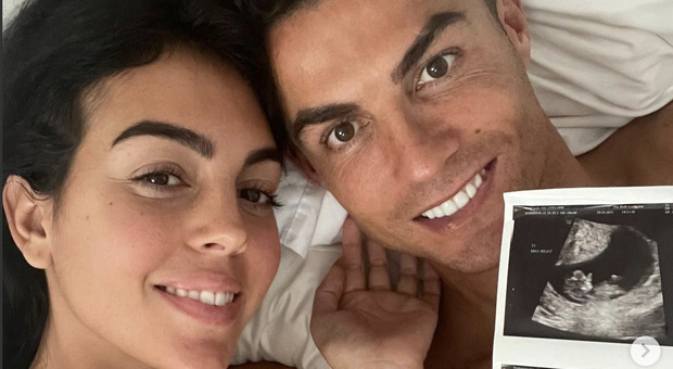 Su Instagram, Cristiano Ronaldo e Georgina Rodriguez confermano i rumors delle scorse ore: diventeranno genitori per la sesta volta