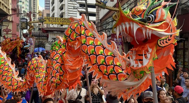 Capodanno cinese, da oggi inizia l'anno del drago: evento da 50 miliardi ma preoccupa l'economia