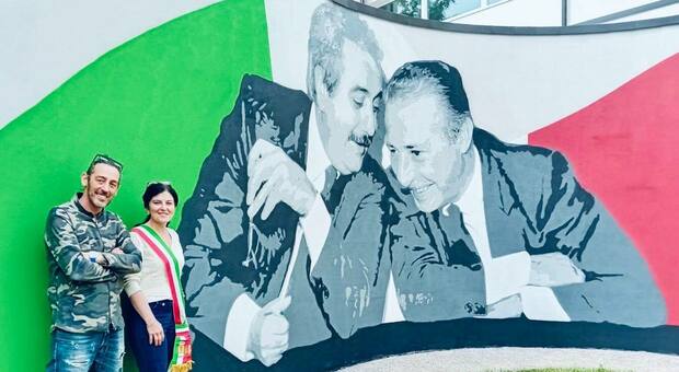 Casale sul Sile. Un murales con Falcone e Borsellino sul muro della scuola media: la nuova opera dello street artist Manuel Giacometti